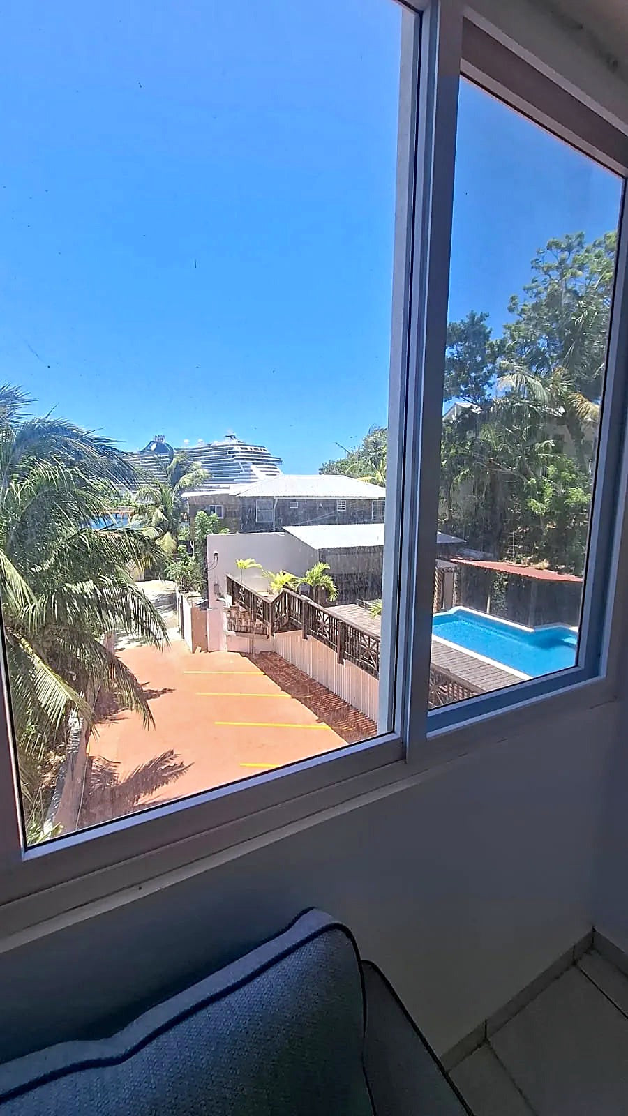 Condo 5B — Constellation Bay Condos, Roatán