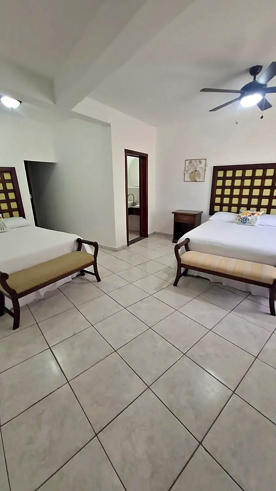 Condo 9B — Constellation Bay Condos, Roatán