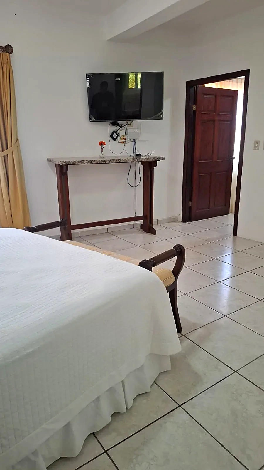 Condo 9B — Constellation Bay Condos, Roatán